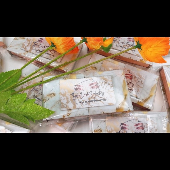 LASH TYPE ‘INDIE’ I.L.I 25MM MINK LASHES - Picture 2 of 2